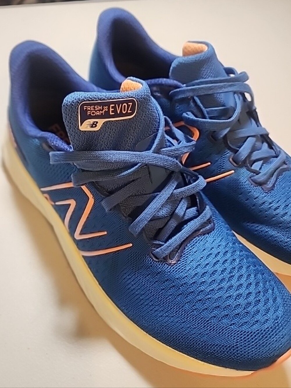 New Balance Fresh Foam Evoz v3 women’s Size 9.5 men’s size 8 Athletic Shoes